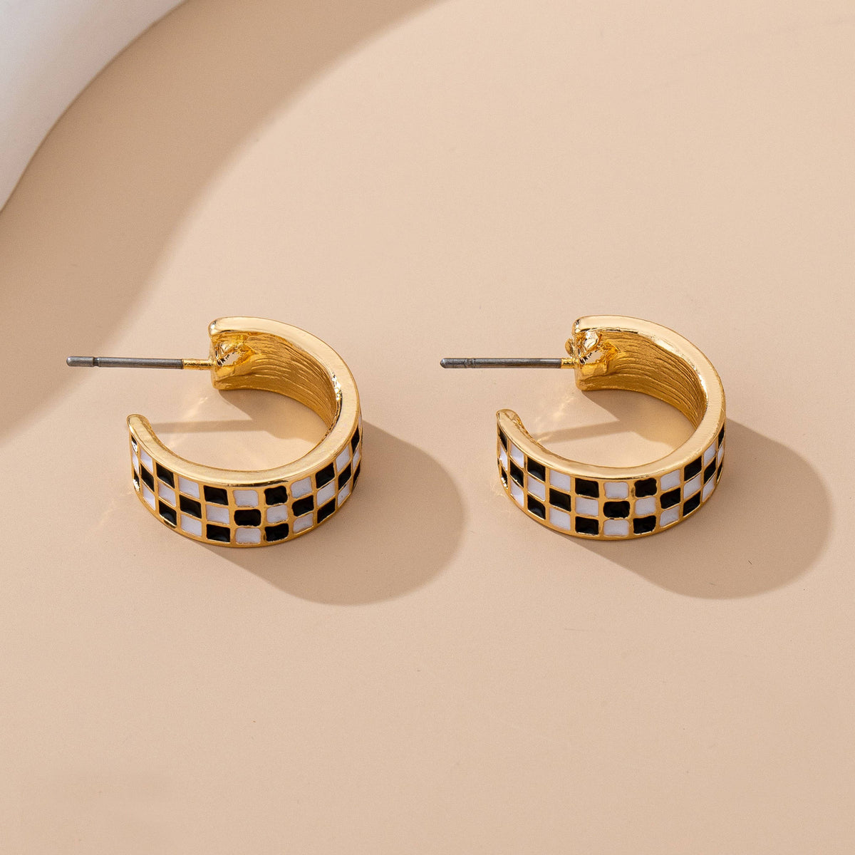 CHECKER EPOXY HUGGIE HOOP EARRINGS