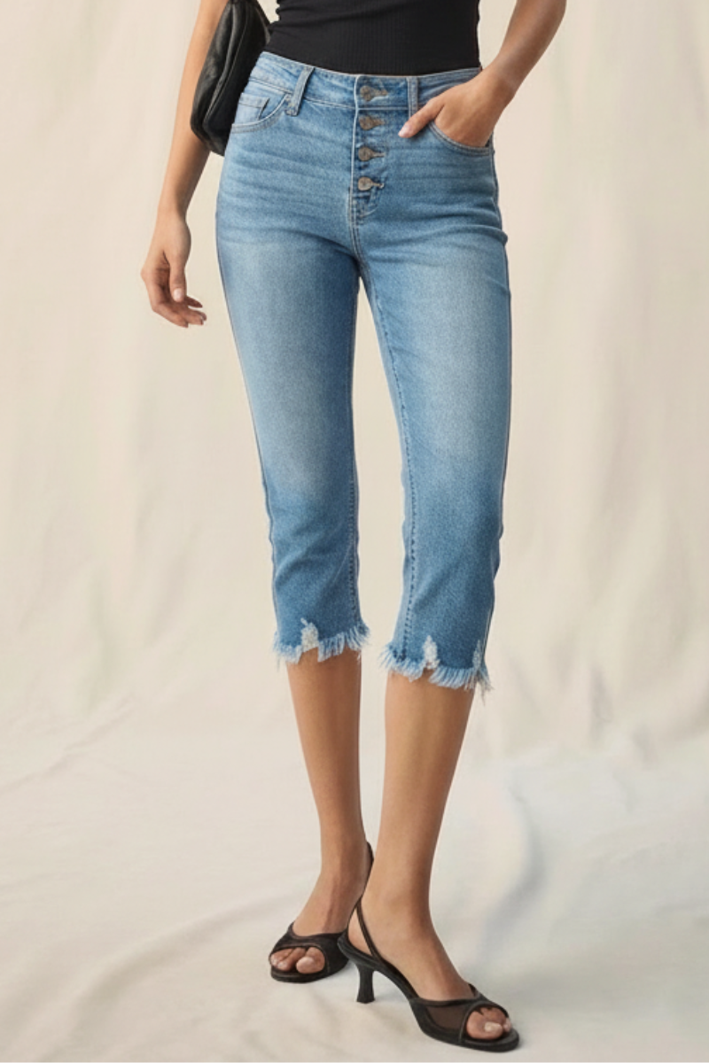 MID RISE EXPOSED BUTTON CAPRI JEANS