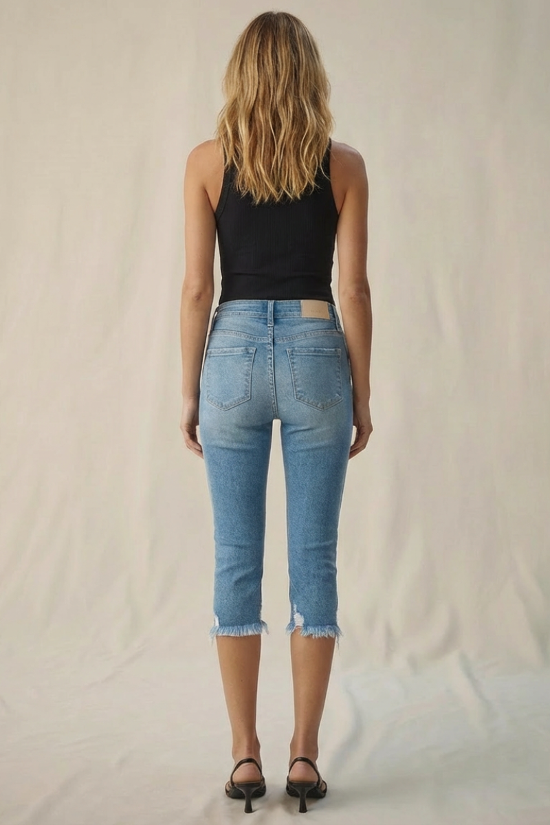 MID RISE EXPOSED BUTTON CAPRI JEANS