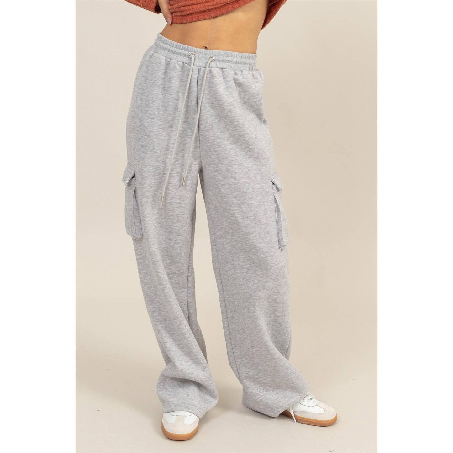 HIGH-WAIST CARGO SWEATPANTS