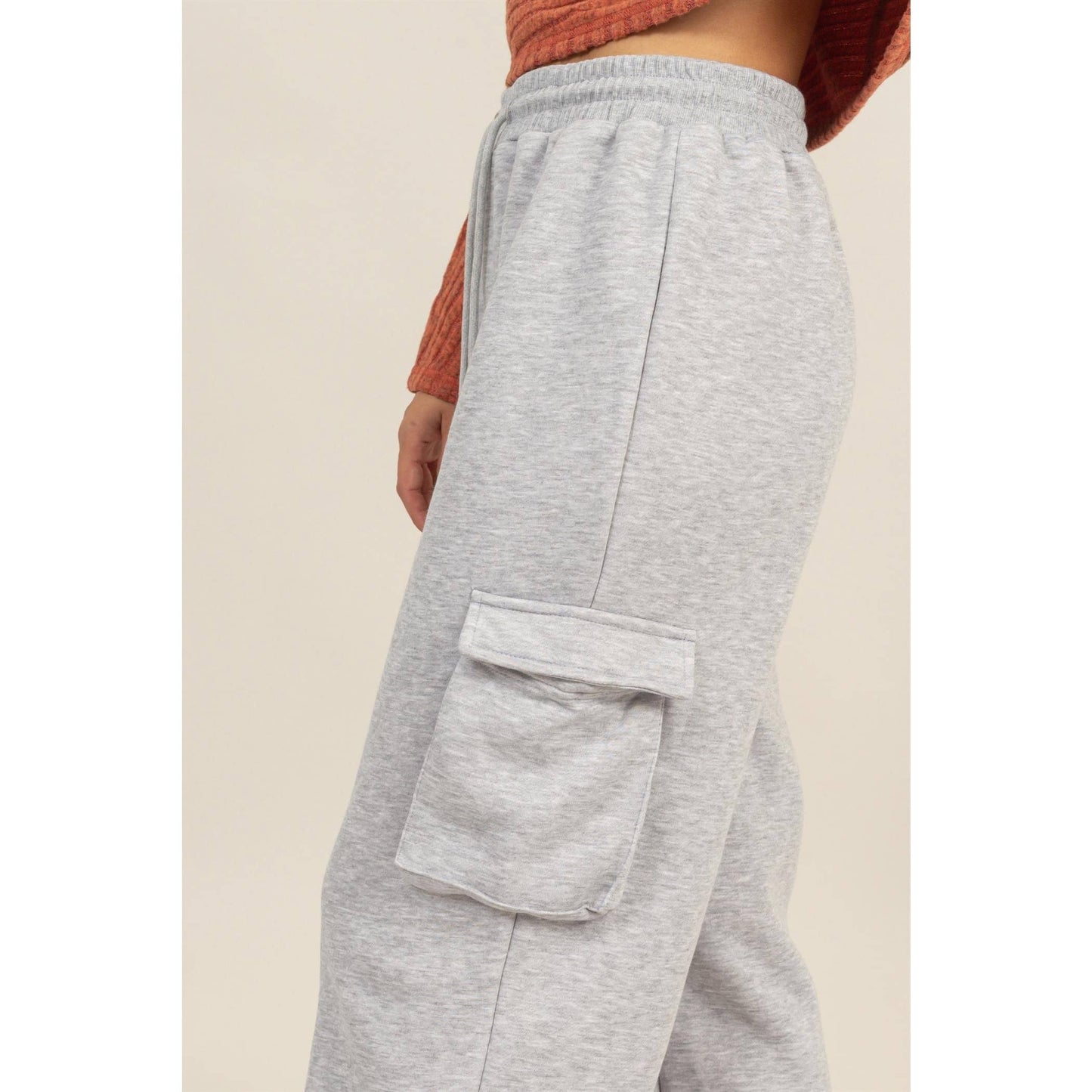 HIGH-WAIST CARGO SWEATPANTS